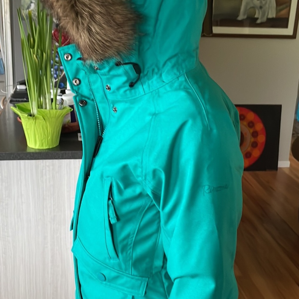 Ski and snowboard jacket